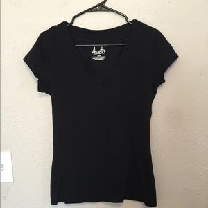 Aveto V neck t shirt size L 95% cotton